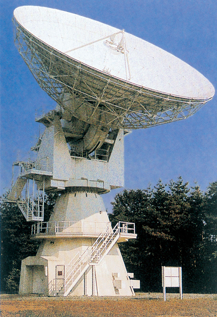 気象衛星通信所 カセグレンアンテナ 写真